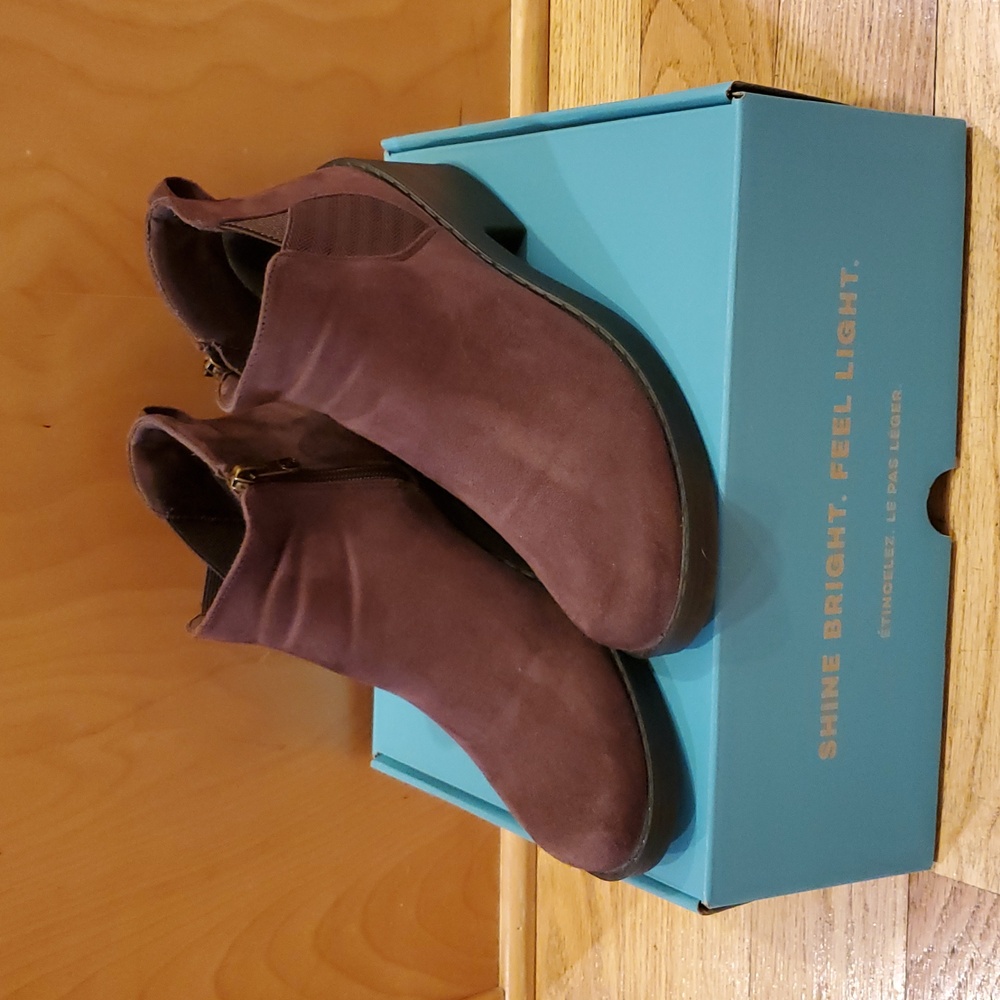 Bzees Ontario Brown Block Heel Ankle Boot Size 7